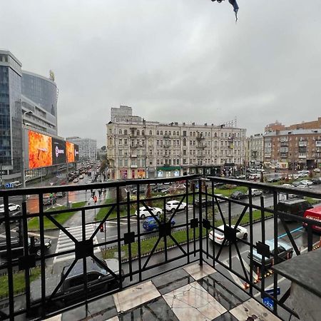 Apartment Near Gulliver Kiev Exteriör bild