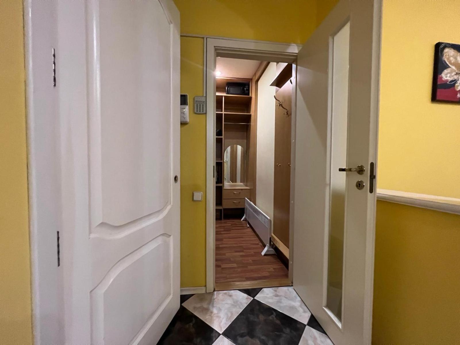 Apartment Near Gulliver Kiev Exteriör bild
